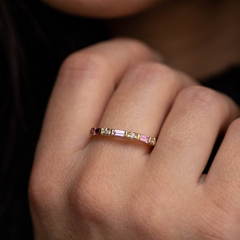 Bague De Mariage Saphir Rose Carats Diamant Demi-Bande Éternité Baguette - Kyklos Jewelry