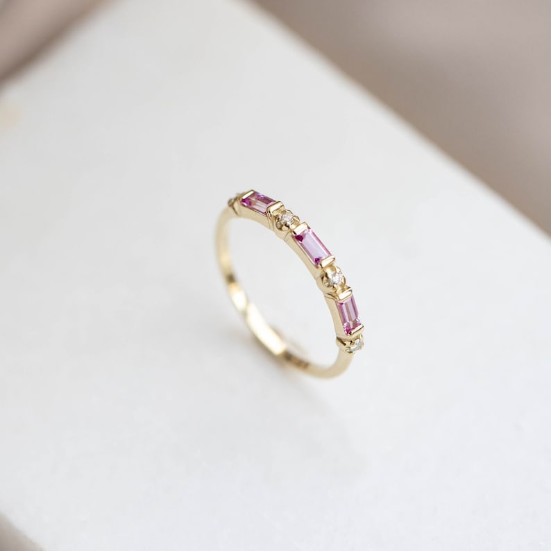 Bague De Mariage Saphir Rose Carats Diamant Demi-Bande Éternité Baguette - Kyklos Jewelry